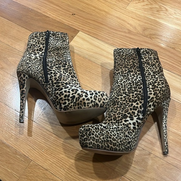 Just Fabulous leopard print faux suede stiletto high heel ankle boots size 9. - Picture 6 of 10